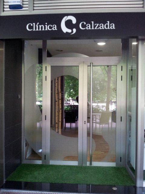 Acceso Clinica Calzada Estudio decoración y diseño de interiores JF interiorismo Logroño Decoradores